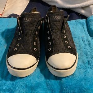 Very lightly worn uggs sneakers